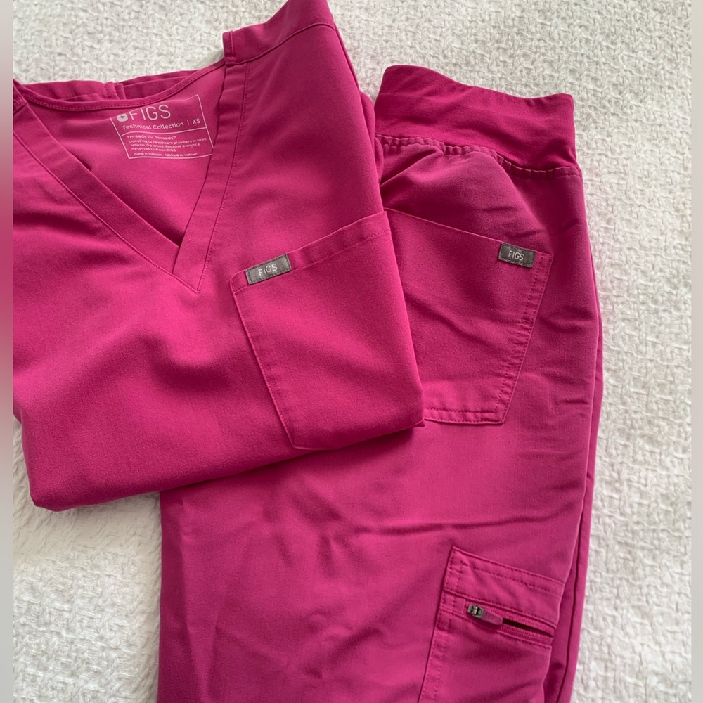 Figs Scrub Set in Electric Orchid